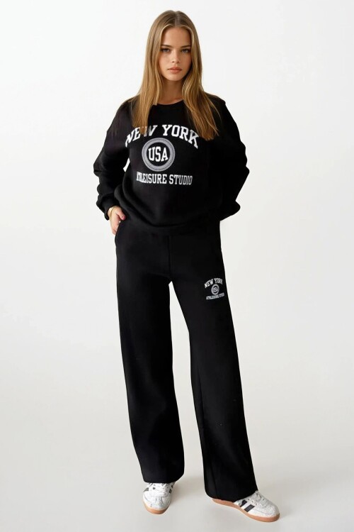 Baskılı Oversize Sweatshirt ve Geniş Paça  3 İplik Eşofman Takım
