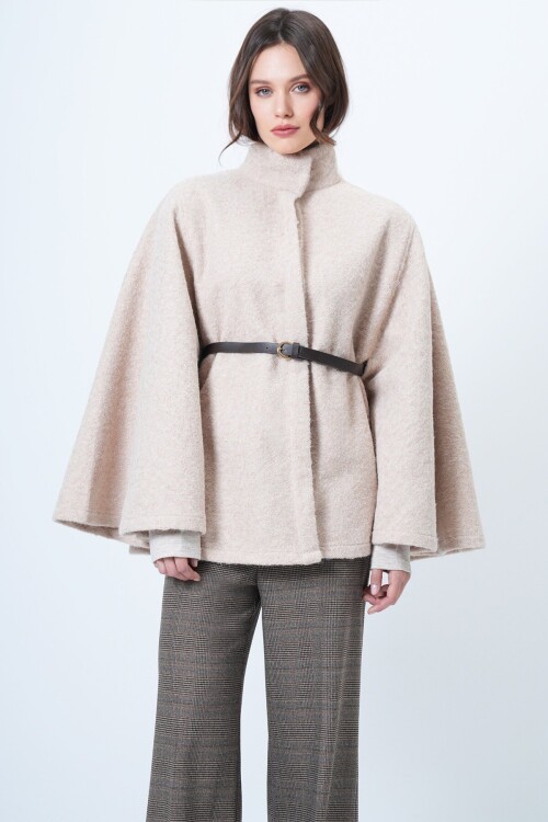 Bej Kemerli Gizli Düğmeli Premium Pelerin