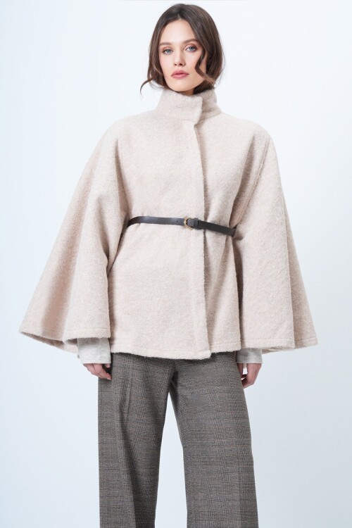 Bej Kemerli Gizli Düğmeli Premium Pelerin