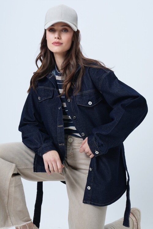 Beli Kuşaklı Düğme Kapamalı Denim Gömlek