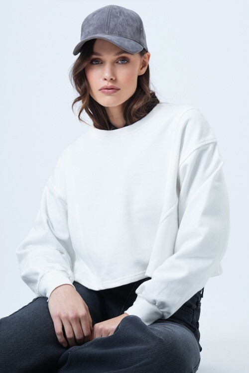 Bisiklet Yaka Dikiş Detaylı Crop Sweatshirt