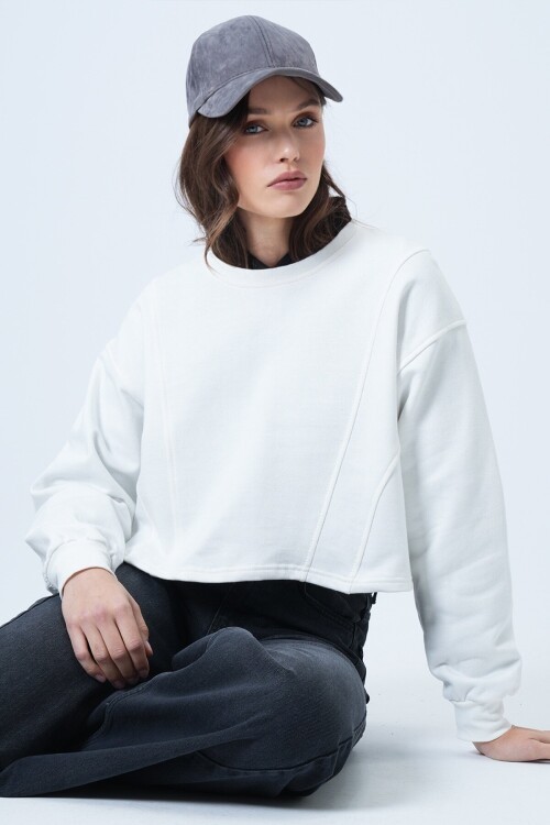 Bisiklet Yaka Dikiş Detaylı Crop Sweatshirt