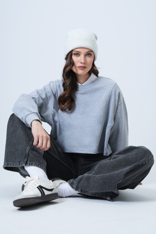 Bisiklet Yaka Dikiş Detaylı Crop Sweatshirt