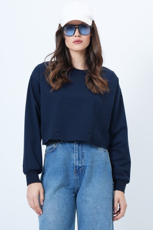 Bisiklet Yaka Dikiş Detaylı Crop Sweatshirt