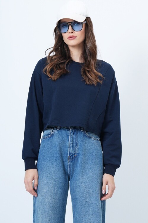 Bisiklet Yaka Dikiş Detaylı Crop Sweatshirt