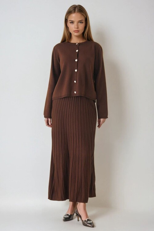 Bisiklet Yaka Düğmeli Hırka ve Pliseli Midi Boy Etek Takım