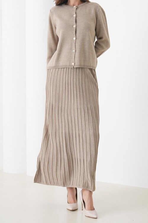 Bisiklet Yaka Düğmeli Hırka ve Pliseli Midi Boy Etek Takım