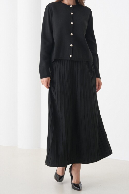 Bisiklet Yaka Düğmeli Hırka ve Pliseli Midi Boy Etek Takım