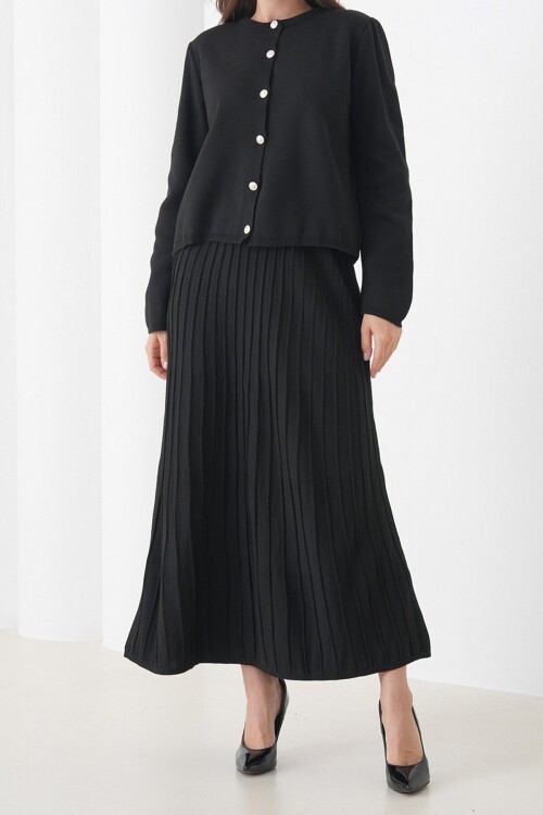 Bisiklet Yaka Düğmeli Hırka ve Pliseli Midi Boy Etek Takım