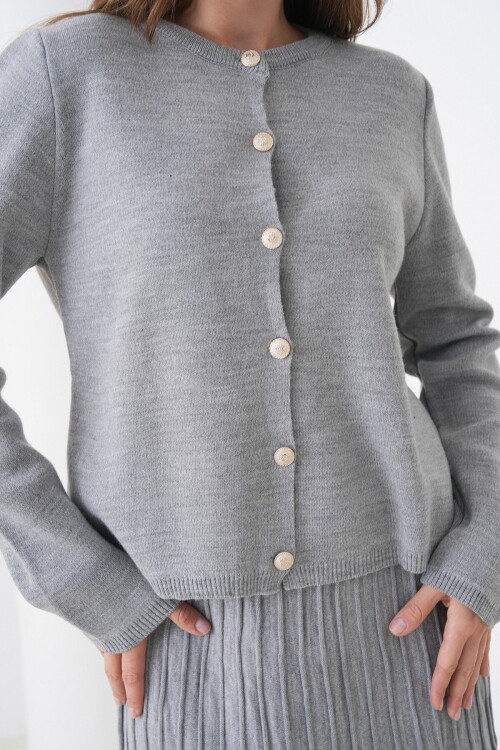 Bisiklet Yaka Düğmeli Hırka ve Pliseli Midi Boy Etek Takım