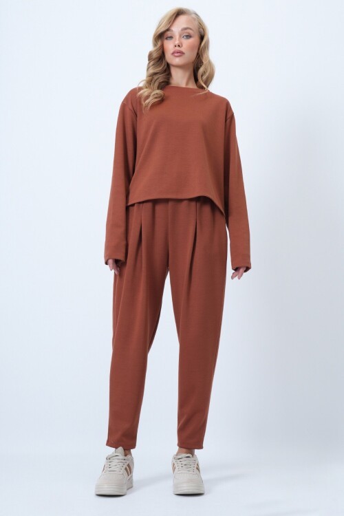 Bisiklet Yaka Geniş Kesim Bluz Ve Önü Plileli Çift Cepli Pantolon Takım