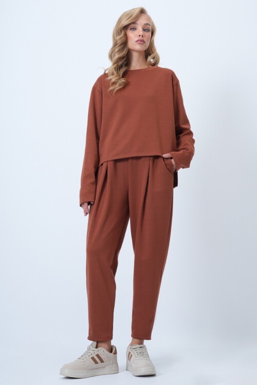 Bisiklet Yaka Geniş Kesim Bluz Ve Önü Plileli Çift Cepli Pantolon Takım