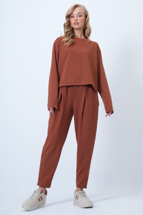 Bisiklet Yaka Geniş Kesim Bluz Ve Önü Plileli Çift Cepli Pantolon Takım