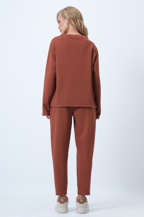 Bisiklet Yaka Geniş Kesim Bluz Ve Önü Plileli Çift Cepli Pantolon Takım