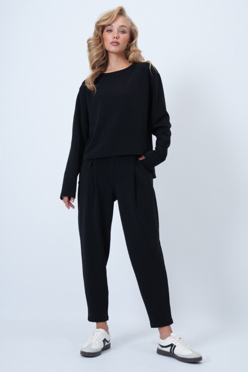 Bisiklet Yaka Geniş Kesim Bluz Ve Önü Plileli Çift Cepli Pantolon Takım