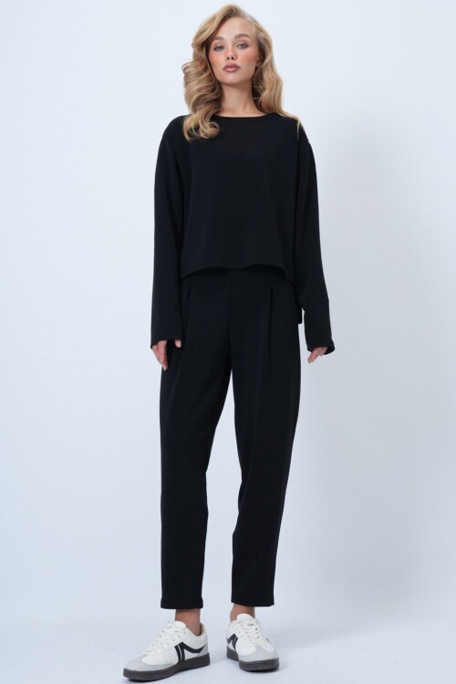 Bisiklet Yaka Geniş Kesim Bluz Ve Önü Plileli Çift Cepli Pantolon Takım