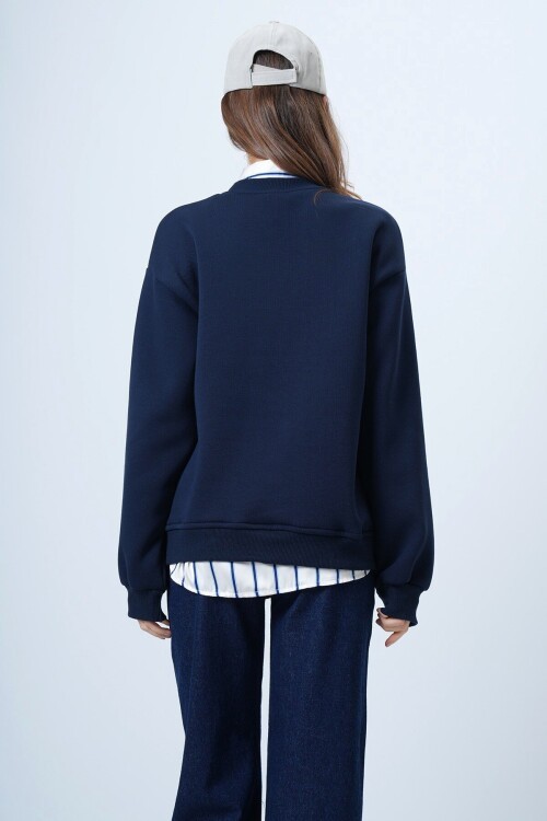 Bisiklet Yaka Nakışlı Ribanalı Uzun Kollu İçi Şardonlu 3 İplik Sweatshirt