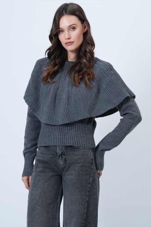 Bisiklet Yaka Pelerin Detaylı Fitilli Triko Kazak