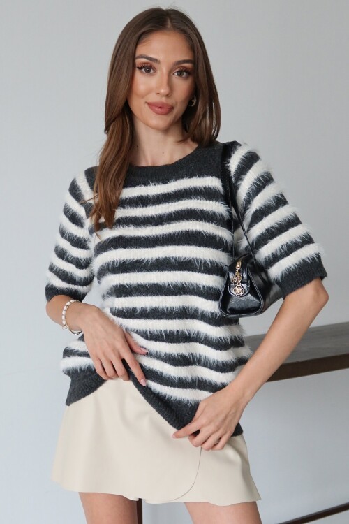 Bisiklet Yaka Püsküllü Kısa Kollu Çizgili Triko Bluz