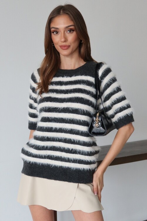 Bisiklet Yaka Püsküllü Kısa Kollu Çizgili Triko Bluz