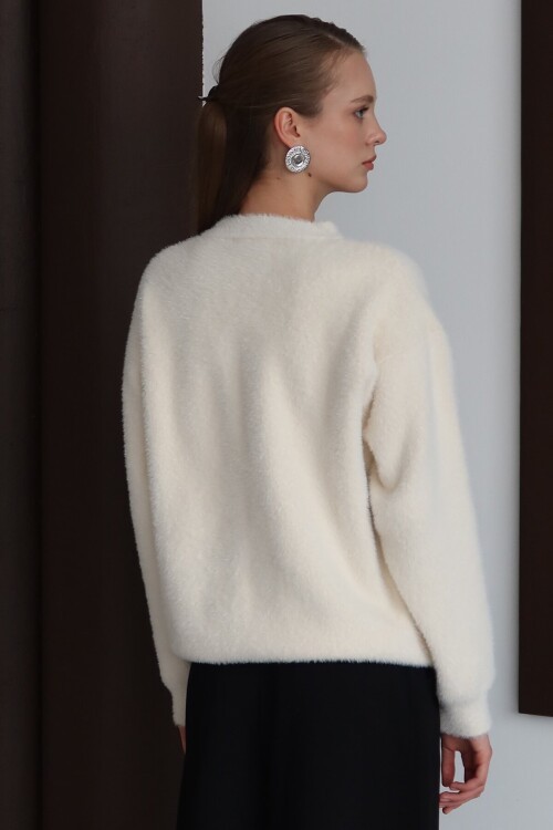 Bisiklet Yaka Taşlı Kurdale Detaylı Yumoş Kazak