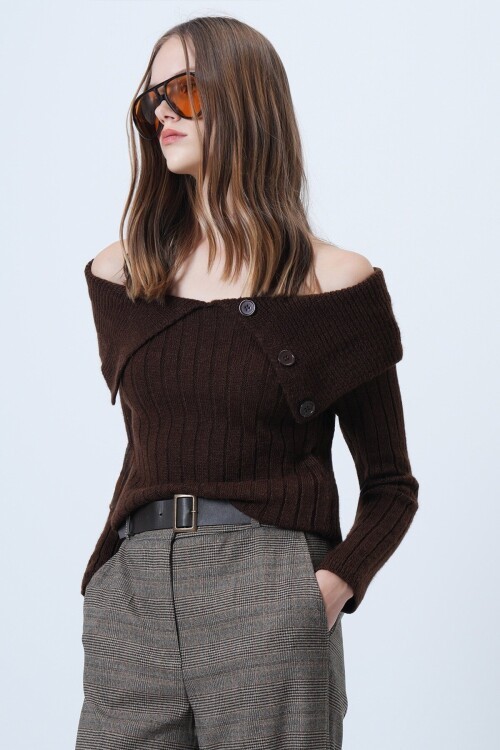 Carmen Yaka Düğme Detaylı Triko Kazak