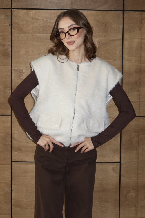 Cep Detaylı Püsküllü Fermaur Kapamalı Yelek