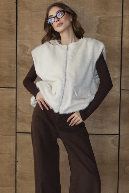 Cep Detaylı Püsküllü Fermaur Kapamalı Yelek