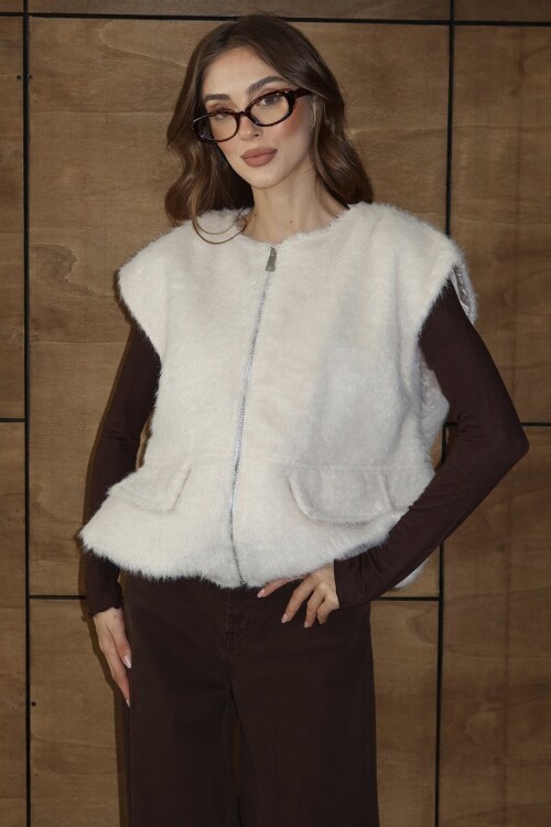 Cep Detaylı Püsküllü Fermaur Kapamalı Yelek