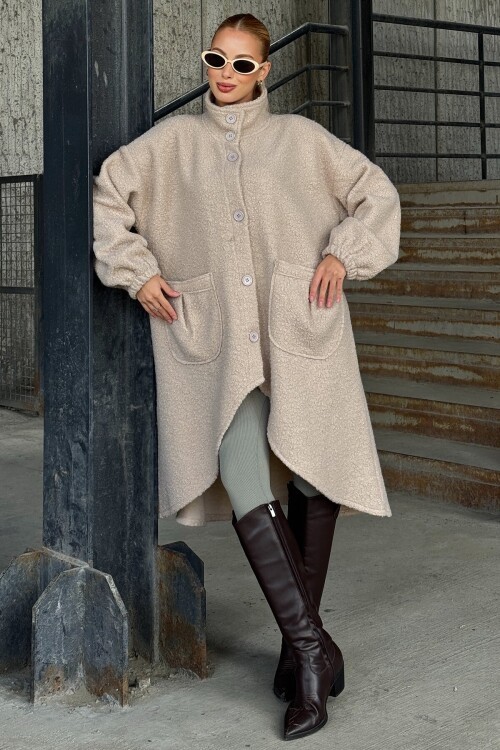 Çift Cepli Asimetrik Kesim Düğme Kapamalı Kaşe Kaban