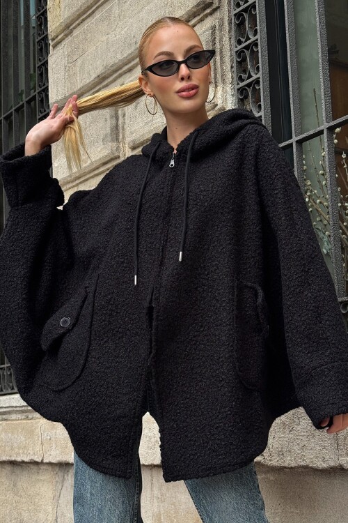 Çift Cepli Asimetrik Kesim Yarasa Kol Kapüşonlu Kaşe Kaban