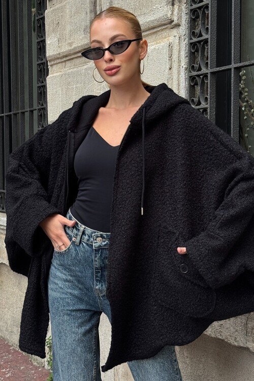 Çift Cepli Asimetrik Kesim Yarasa Kol Kapüşonlu Kaşe Kaban