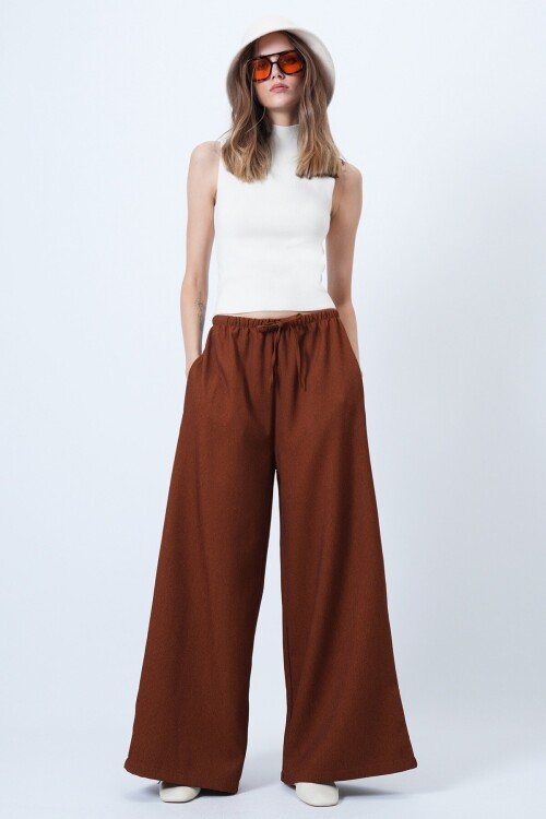 Çift Cepli Bağlama Detaylı Bol Paça Kadife Pantolon