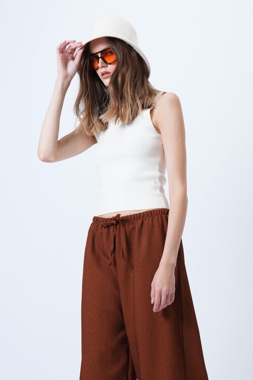 Çift Cepli Bağlama Detaylı Bol Paça Kadife Pantolon