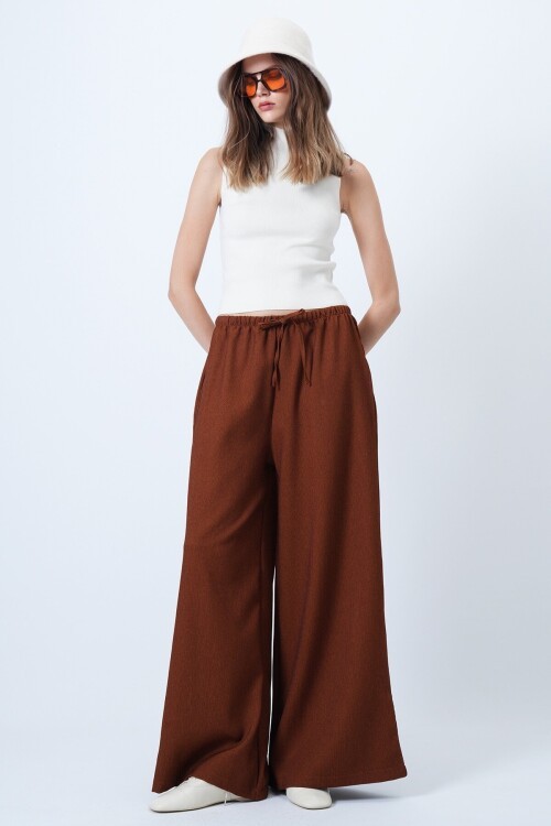 Çift Cepli Bağlama Detaylı Bol Paça Kadife Pantolon