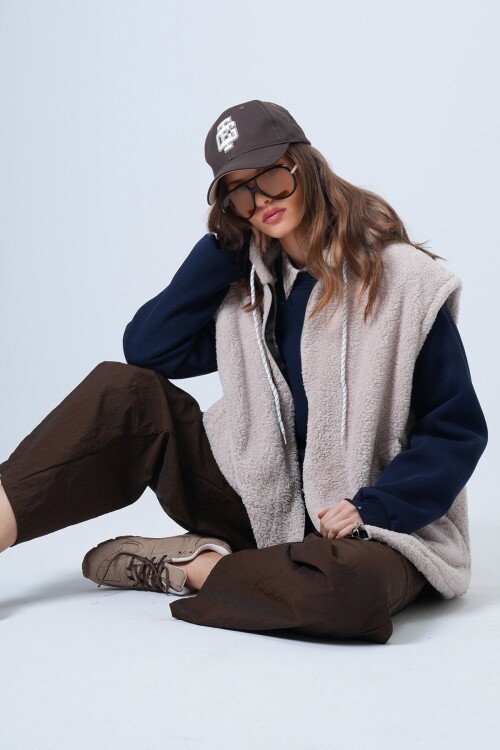 Çift Cepli Fermuar Kapamalı Peluş Yelek