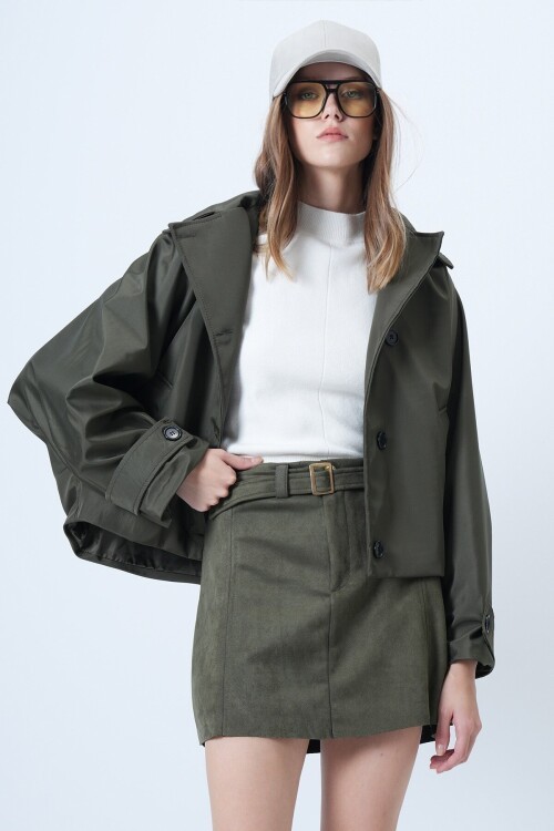 Çift Cepli düğme Kapamalı Kısa Trençkot