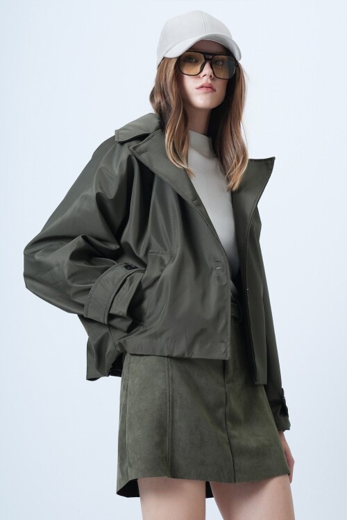 Çift Cepli düğme Kapamalı Kısa Trençkot