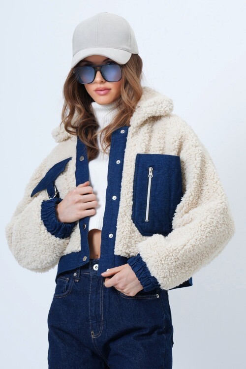 Denim Cepli Düğmeli Peluş Dokulu Kısa Bomber Ceket