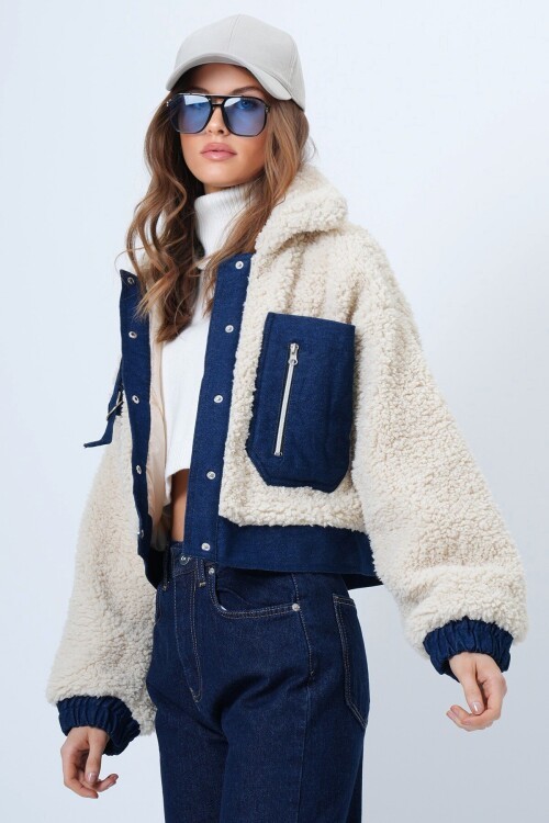 Denim Cepli Düğmeli Peluş Dokulu Kısa Bomber Ceket
