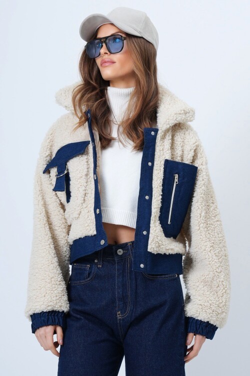 Denim Cepli Düğmeli Peluş Dokulu Kısa Bomber Ceket
