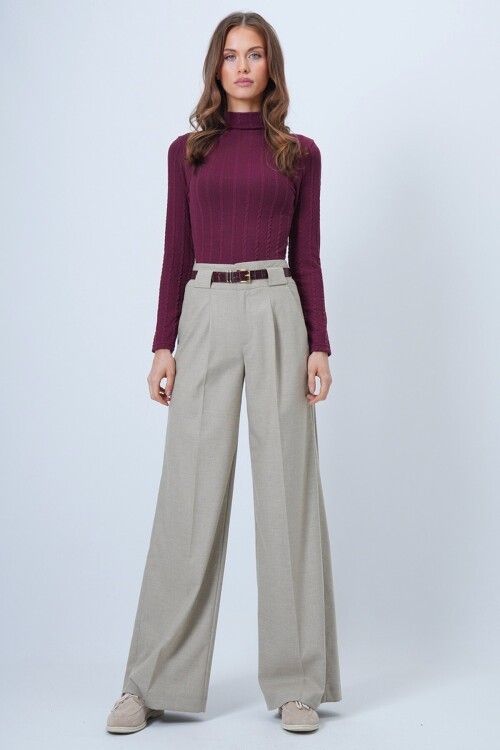 Dik Yaka Ajurlu Likralı Triko Kumaş Bluz