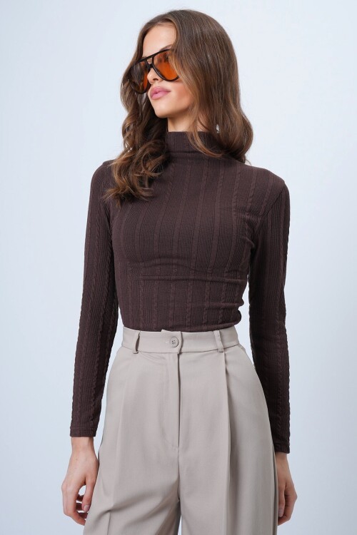 Dik Yaka Ajurlu Likralı Triko Kumaş Bluz