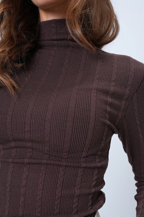 Dik Yaka Ajurlu Likralı Triko Kumaş Bluz