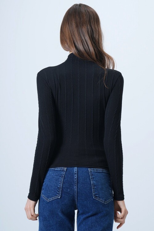 Dik Yaka Ajurlu Likralı Triko Kumaş Bluz