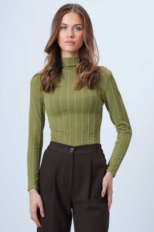 Dik Yaka Ajurlu Likralı Triko Kumaş Bluz