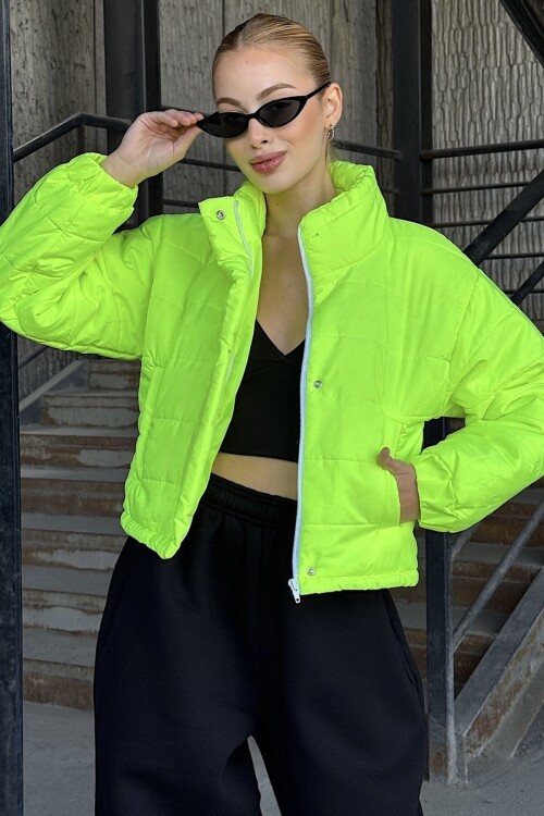 Dik Yaka Çıt Çıt ve Fermuar Kapamalı Şişme Mont