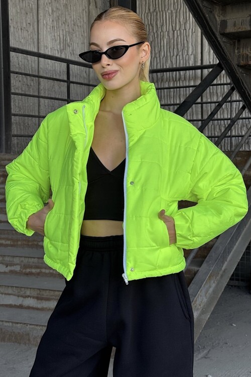 Dik Yaka Çıt Çıt ve Fermuar Kapamalı Şişme Mont