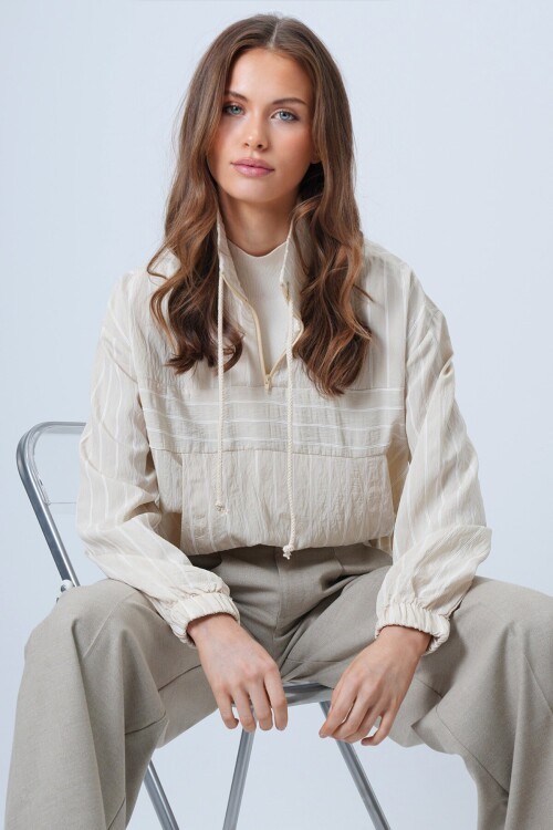 Dik Yaka Çizgili Cepli Dokuma Sweatshirt