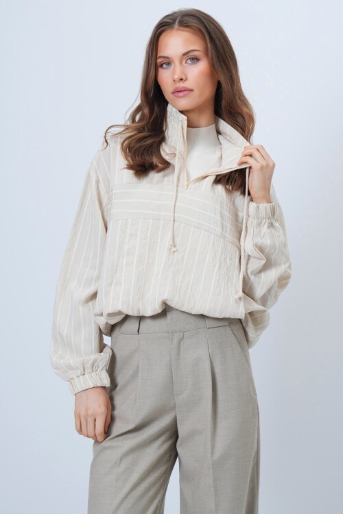 Dik Yaka Çizgili Cepli Dokuma Sweatshirt